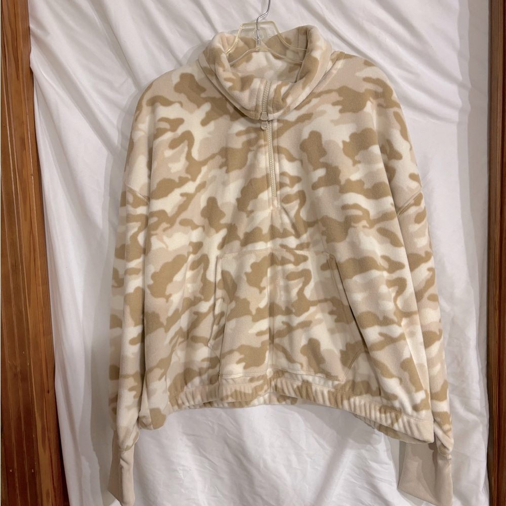 NWT Old Navy Women's XL Camouflage Fleece Jacket